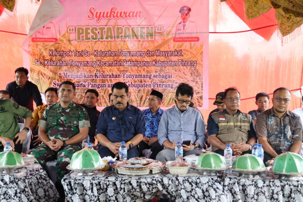 Pj.Bupati Pinrang Hadiri Perayaan Pesta Panen Gabungan Kelompok Tani Padaidi