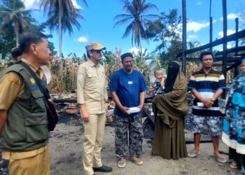 Sekda Pinrang Salurkan Bantuan di 3 Kecamatan