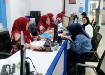 Puluhan Tahun Warga Asal Sabbang Paru Akhirnya Memiliki e-KTP