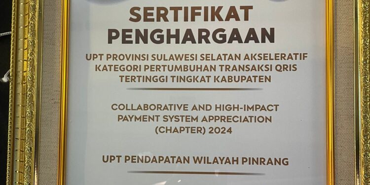 UPT Pendapatan Wilayah Pinrang Menerima Penghargaan QRIS Champions of The Year 2024