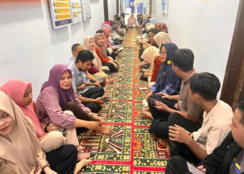 “Harmoni Spiritual dan Pelayanan Prima: Pegawai Disdukcapil Pinrang Gelar Pengajian Sebelum Sambut Warga.