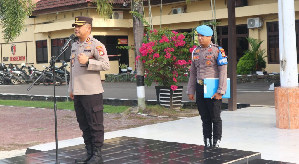 Kapolres Pinrang Ingatkan Personel untuk Hindari Pelanggaran dalam Apel Pagi Jam Pimpinan