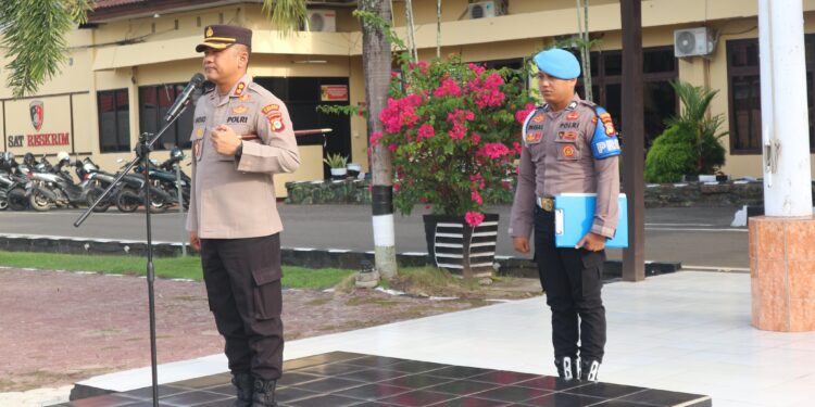 Kapolres Pinrang Ingatkan Personel untuk Hindari Pelanggaran dalam Apel Pagi Jam Pimpinan