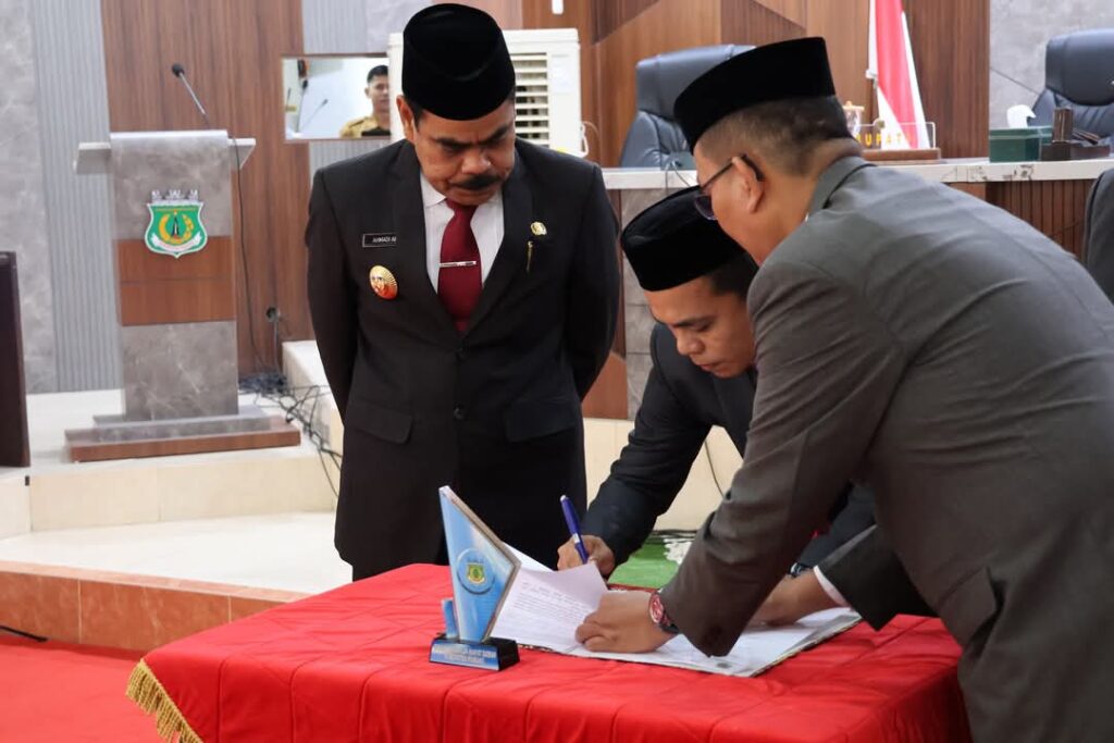 Pj.Bupati Ahmadi Akil Hadiri Rapat Paripurna DPRD