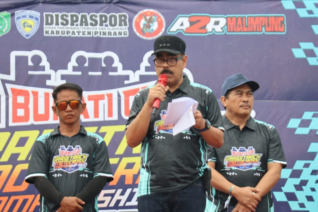 Pj.Bupati Pinrang Resmi Membuka Ajang Bupati Cup Grasstrack Motorcroos Championship