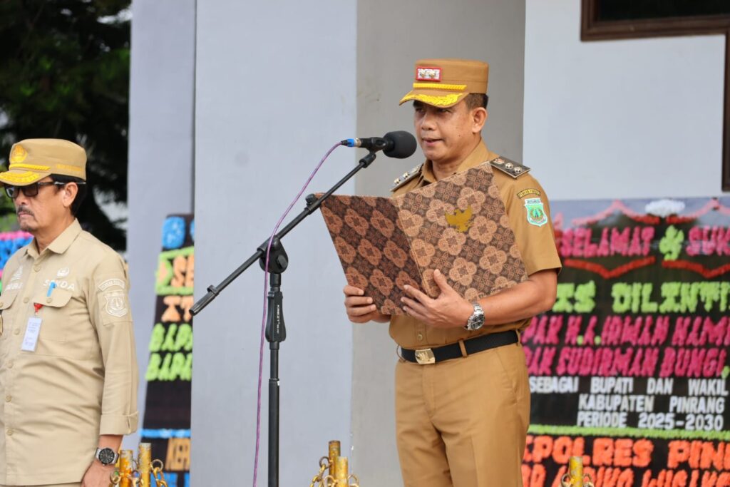 Wakil Bupati Pinrang Terpilih Periode 2025-2030 Sudirman Bungi Menjadi Pembina Upacara Bendera