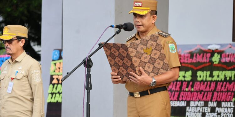 Wakil Bupati Pinrang Terpilih Periode 2025-2030 Sudirman Bungi Menjadi Pembina Upacara Bendera
