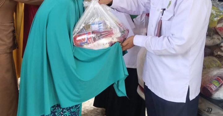 KUA Duampanua Salurkan Bantuan 100 Paket Sembako, Jelang Ramadhan