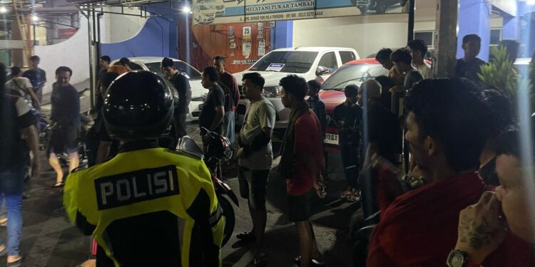 Satlantas Polres Pinrang Giat Operasi Balapan Liar,”4 Unit Motor dan 2 Buah Sajam Diamankan