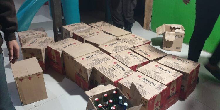 RAZIA GABUNGAN POLRES PINRANG: AMANKAN RATUSAN BOTOL MIRAS ILEGAL DI TEMPAT HIBURAN MALAM
