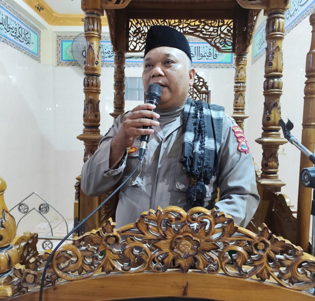 Polisi Berdakwa : Kanit Binmas Polsek Duampanua Beri Pencerahan Spiritual di Malam Tarawih