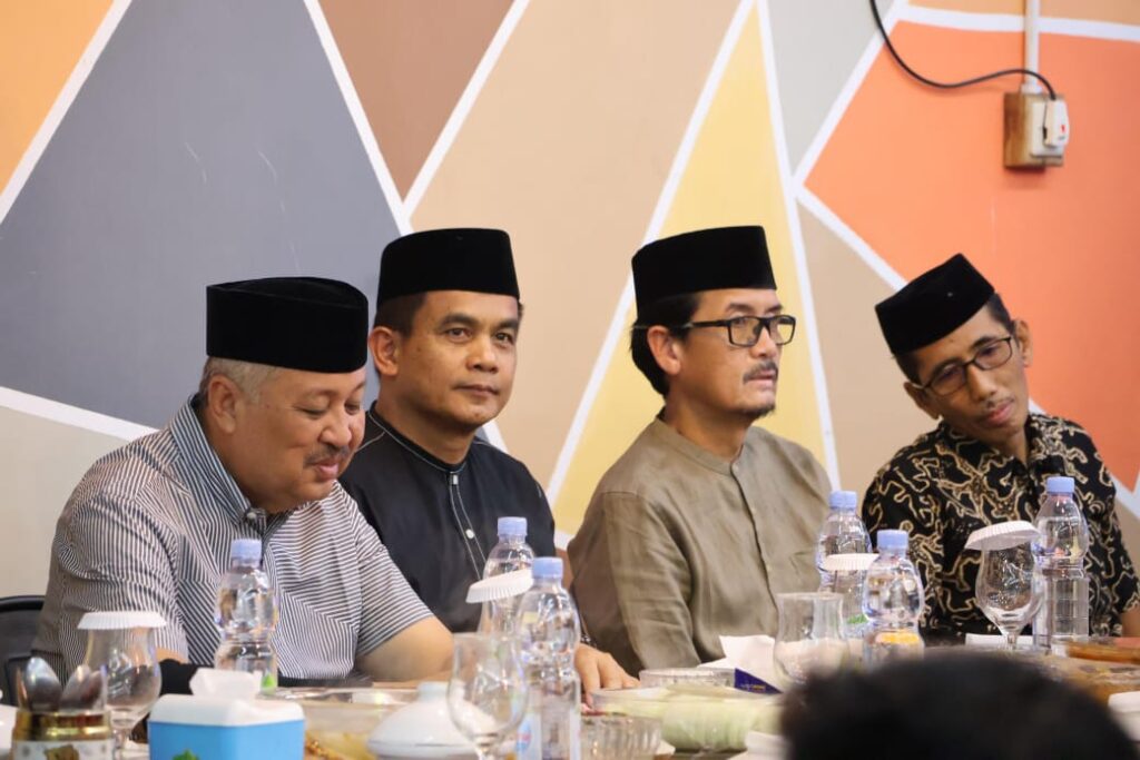 Bupati dan Wakil Bupati Pinrang Bersama Pengurus PGRI Buka Puasa Bersama di RM Bang Haji
