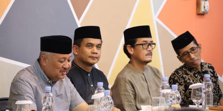 Bupati dan Wakil Bupati Pinrang Bersama Pengurus PGRI Buka Puasa Bersama di RM Bang Haji