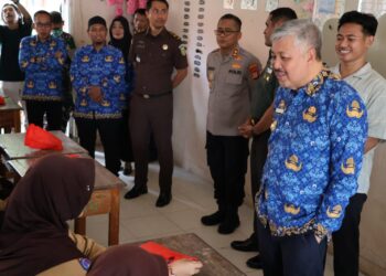 Bupati Pinrang A.Irwan Hamid Meninjau Program Makanan Bergizi Gratis di SMPN 2/SMKN 2 Pinrang