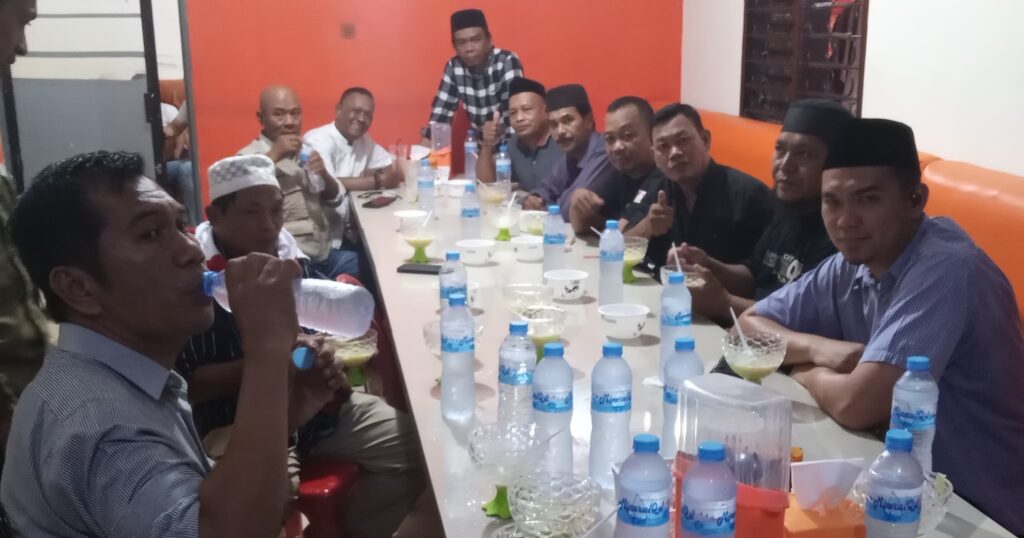 Buka Puasa,Kasat Reskrim Polres Pinrang Bersama Wartawan, Perkuat Kerjasama dan sinergitas