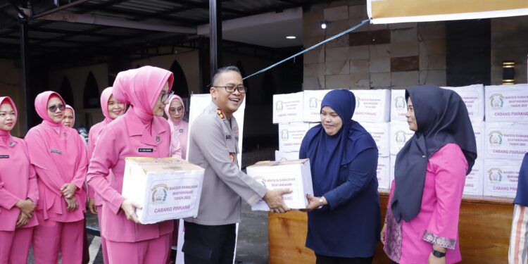 Polres Pinrang Hadirkan Ramadhan Berkah Lewat Bazar Polri Presisi 2025: Sembako Murah, Silaturahmi Erat!”