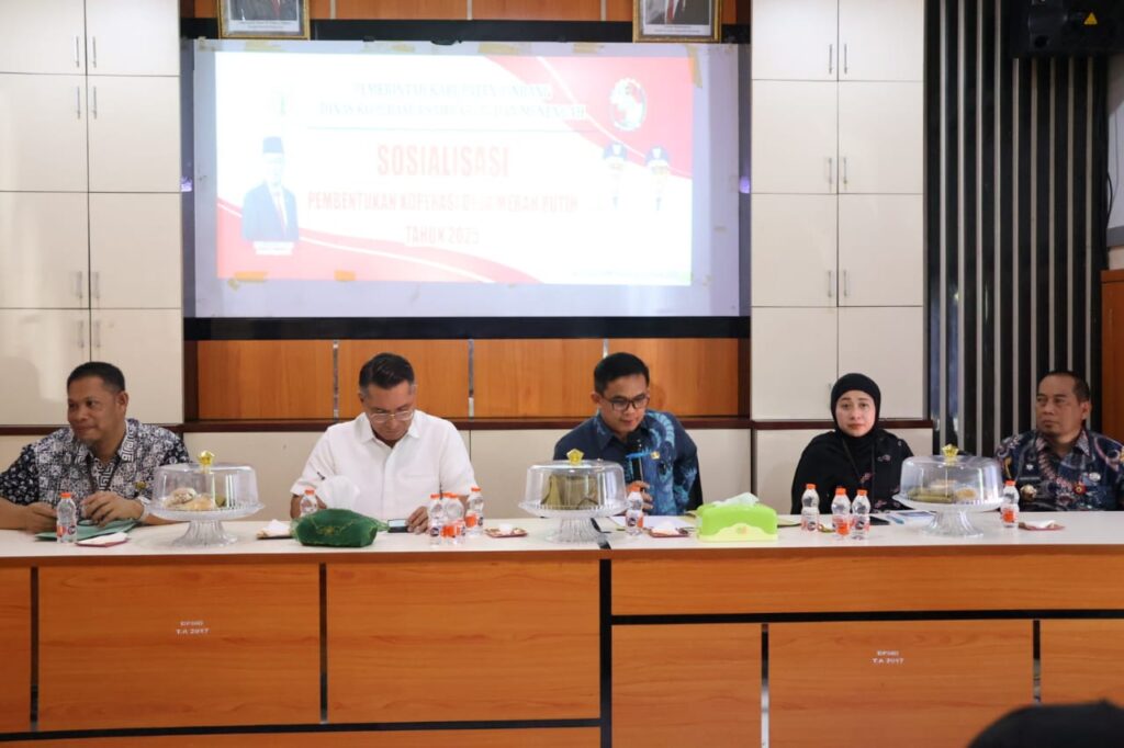 Wabup Pinrang Membuka Sosialisasi Pembentukan Koperasi Merah Putih