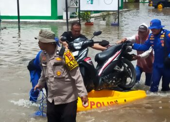 Banjir Rendam Ratusan Rumah Warga di Wilayah Polsek Ponrang Polres Luwu