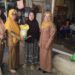 Senyum Bahagia Ibu Lansia 80 Tahun: MKKS SMP Pinrang Ulurkan Tangan, Beri Bantuan Beras dan Uang Tunai!