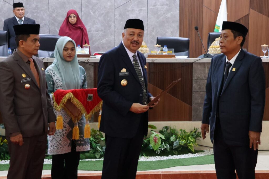 Bupati H. A.Irwan Hamid.S.Sos Hadiri Rapat Paripurna DPRD Pinrang.