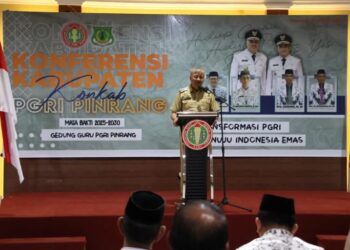Bupati Pinrang H.A.Irwan Hamid Secara Resmi Membuka Konferensi PGRI Masa Bakti 2025-2030