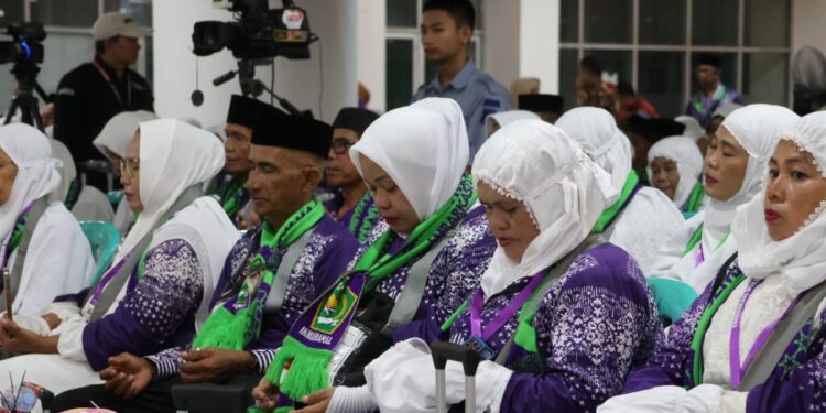 Wakil Bupati Pinrang Sudirman Bungi Melepas 368 Orang Jamaah Calon Haji