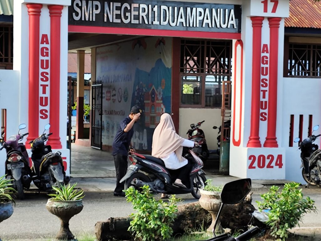Satpam SMP Negeri 1 Duampanua: Tegas dan Disiplin, Pilar Keamanan Sekolah