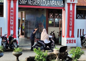 Satpam SMP Negeri 1 Duampanua: Tegas dan Disiplin, Pilar Keamanan Sekolah
