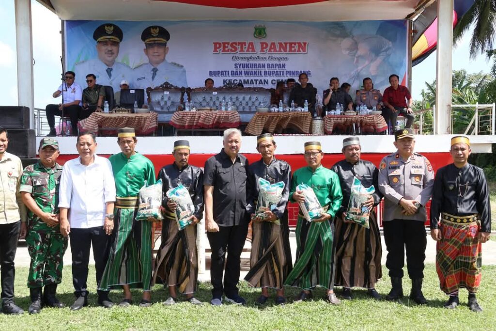 Bupati A. Irwan Hamid. S. Sos Menghadiri Acara Pesta Panen Masyarakat Desa Tanra Tuo