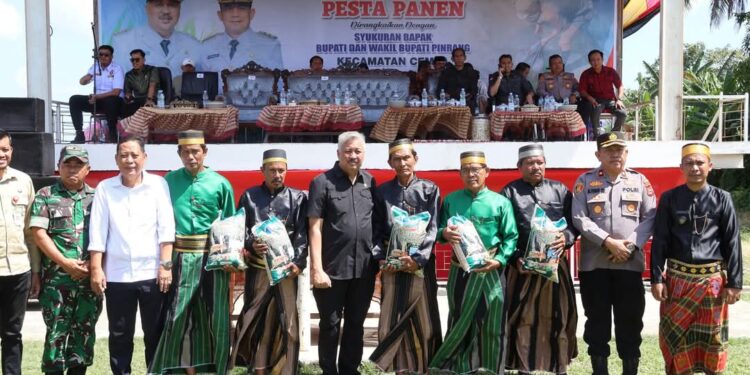 Bupati A. Irwan Hamid. S. Sos Menghadiri Acara Pesta Panen Masyarakat Desa Tanra Tuo