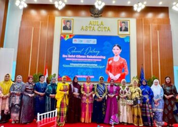 Ketua Dekranasda Pinrang Hj.Andi Sri Widiyati Irwan  Ikut Dalam Ajang Fashion Show di Makassar