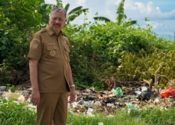 ‎Bupati Pinrang Tinjau Tumpukan Sampah di Jalan Poros Langga