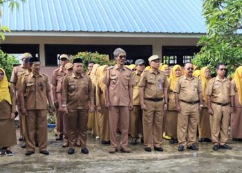 ‎Siap Siaga di Tengah Hujan: Kepala Sekolah dan Forkopimca Duampanua Gelar Upacara Bendera Bersama ‎