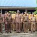 Siap Siaga di Tengah Hujan: Kepala Sekolah dan Forkopimca Duampanua Gelar Upacara Bendera Bersama 