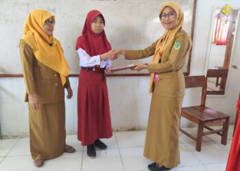 ‎Hasni, Siswi Berprestasi SDN 133 Pinrang Pertahankan Juara 1 Sejak TK Hingga Lulus SD
