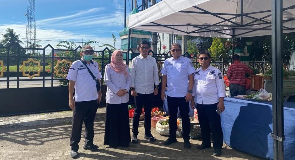 Sekda Pinrang Andi Calo Kerrang Tinjau Pelaksanaan Gerakan Pangan Murah