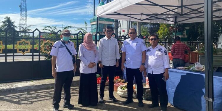 Sekda Pinrang Andi Calo Kerrang Tinjau Pelaksanaan  Gerakan Pangan Murah