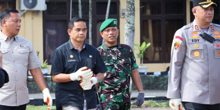 ‎Wabup Sudirman Bungi Hadiri Pemusnahan Miras Sitaan di Polres Pinrang