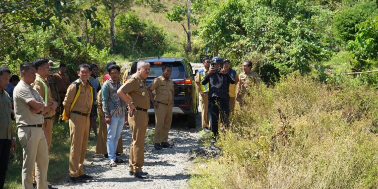 Bupati Pinrang Turunkan Alat Berat Untuk Normalisasi Saluran Pembuangan Data, Pasca Banjir di UPT SMPN 5 Duampanua