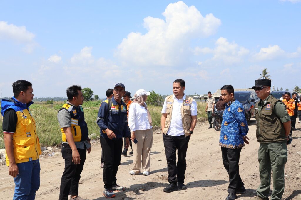 Wakil Bupati Pinrang Dampingi BNPB Pantau Rekonstruksi Jalan Poros Vital