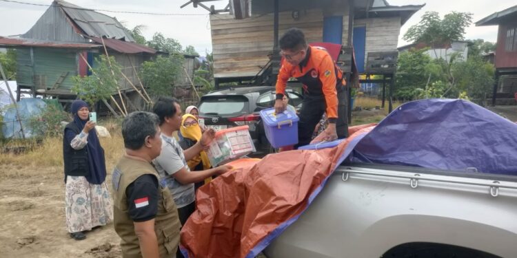‎Pemprov Sulsel Bergerak Cepat Salurkan Bantuan Korban Angin Kencang di  Pinrang