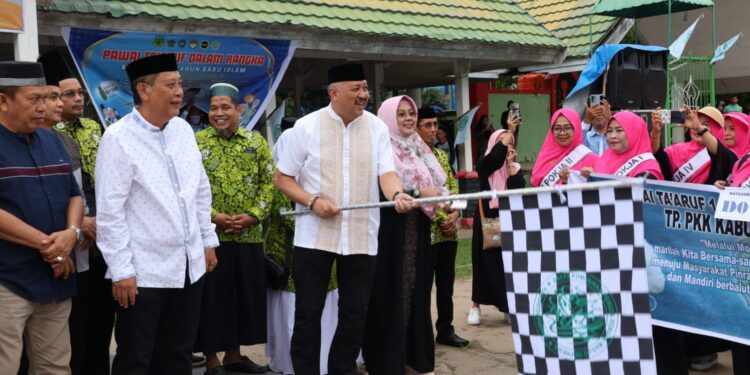 ‎Bupati Pinrang Andi Irwan Hamid Melepas Ribuan Peserta Pawai Ta,aruf di Lasinrang Part