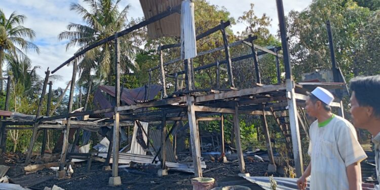 Kebakaran Hebat Ludeskan Rumah Lansia di Pinrang, Kerugian Ditaksir Rp 70 Juta