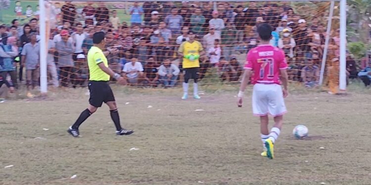 HUT RI ke-80: Duampanua Bergemuruh, Drama Lapangan Hijau Warnai Pembukaan Sepak Bola Antar Kampung
