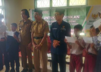 ‎100 Pelajar Duampanua Raih Bantuan Pendidikan Tunai dari Baznas Pinrang