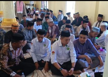 ‎Bittoeng Penuh Semangat Maulid: Ribuan Warga Padati Masjid, Rebutan Telur Jadi Magnet!