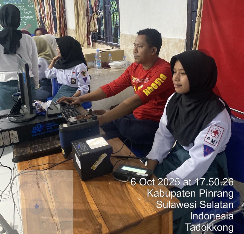 Tak Perlu Jauh ke Kota! Disdukcapil Pinrang Jemput Bola, Ratusan Siswa SMAN 8 Lembang Tuntas Rekam KTP-El di Sekolah
