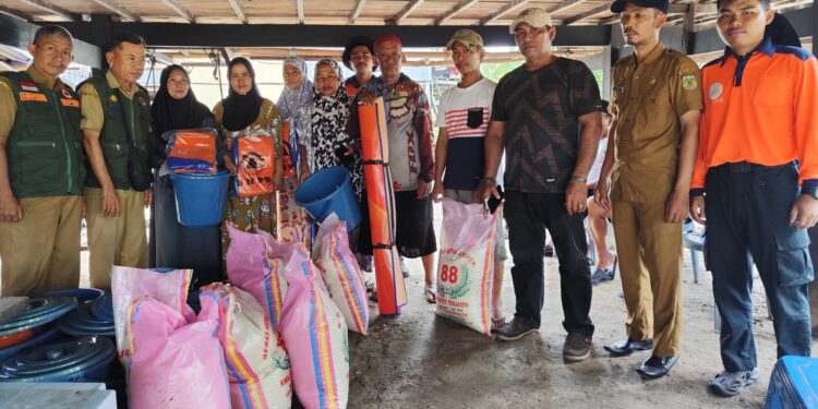 Angin Puting Beliung Terjang Pinrang: Warga Bittoeng dan Data Terima Uluran Tangan Pemkab Pinrang