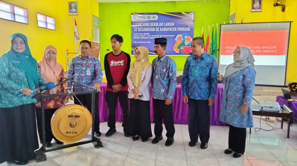 Masa Tua SMART, Pinrang Melangkah! Sekolah Lansia Resmi Hadir di 12 Kecamatan