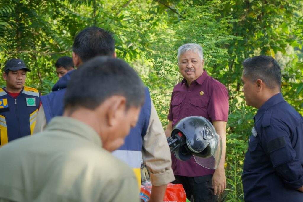 JALAN BATULAPPA LUMPUH, BUPATI PINRANG GERAK CEPAT: Bangun Jalur Alternatif 14 KM Sambil Desak BBWS